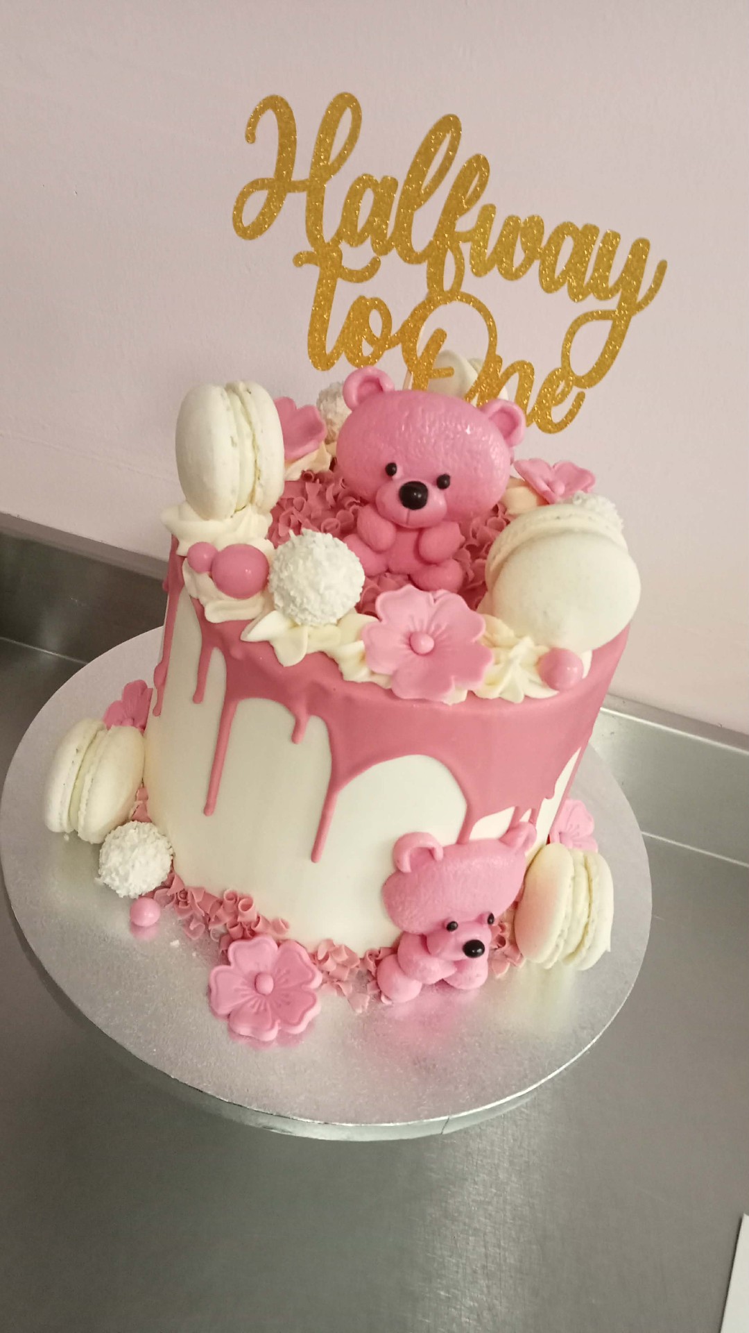 Teddy Bear Pink — drip cake design
