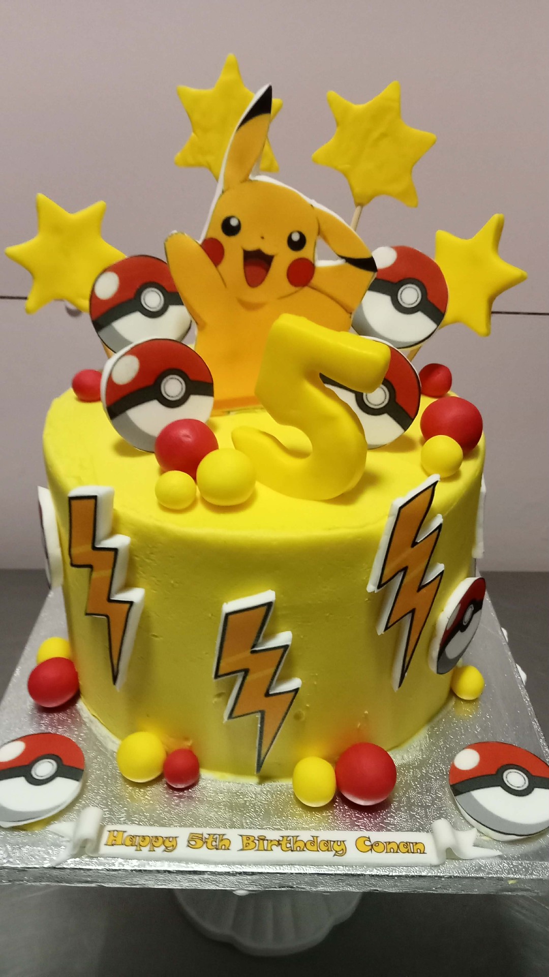 Pikachu Pokéball — Birthday cake design