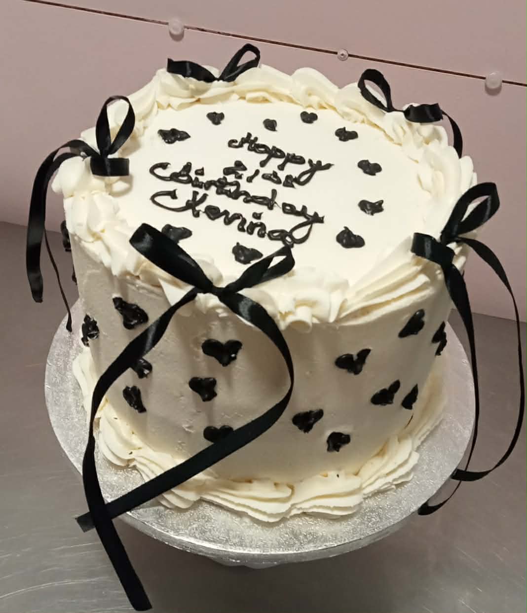 Black Bow Heart — vintage cake design