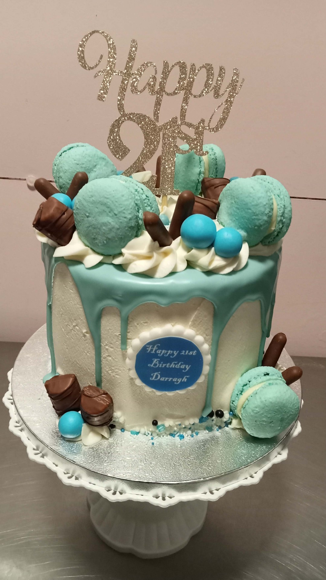 Blue Macaron Drip — drip cake design