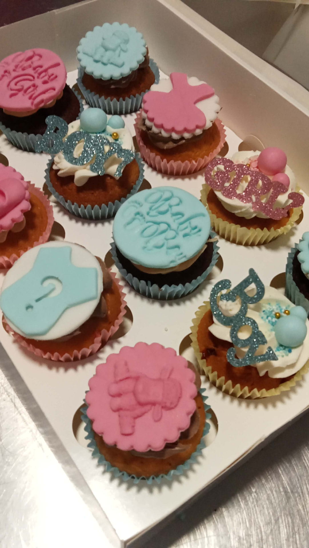 Gender Reveal Pink & Blue — Baby Shower Cupcakes design