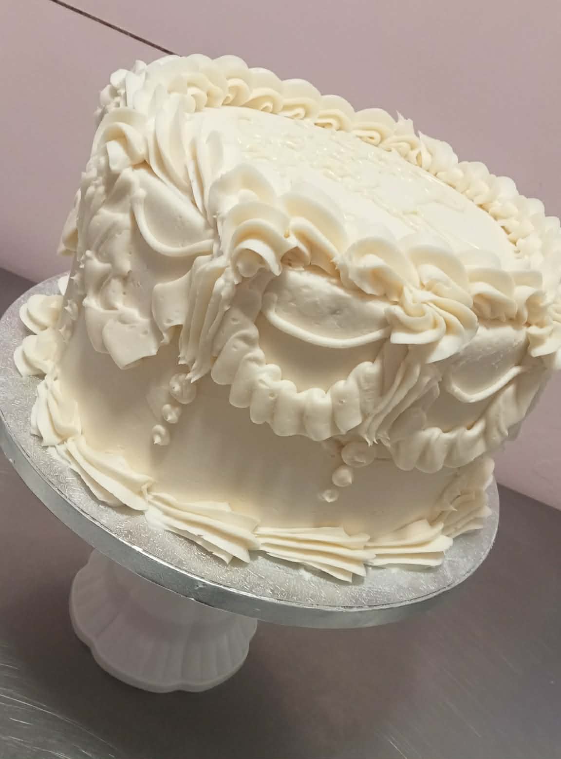 Ivory Ruffle — vintage cake design