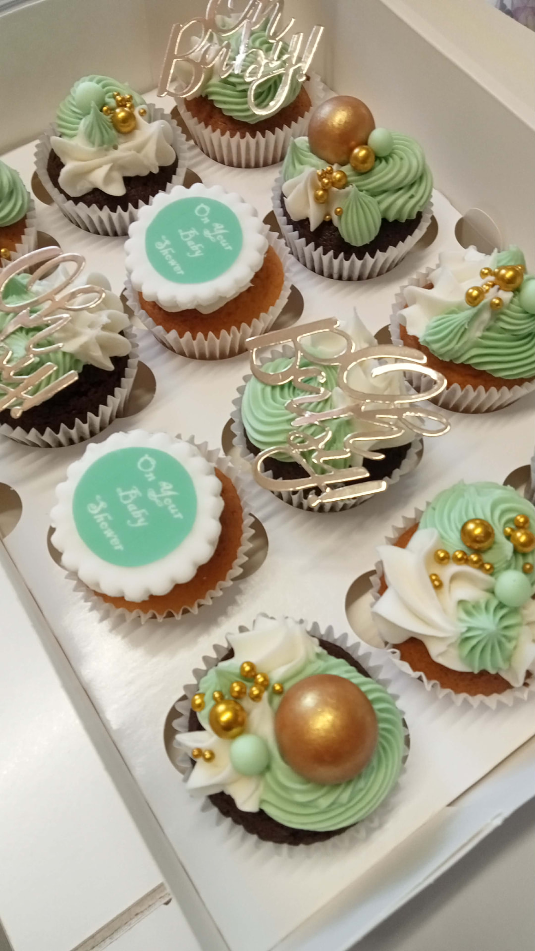 Green & Gold — Baby Shower Cupcakes design